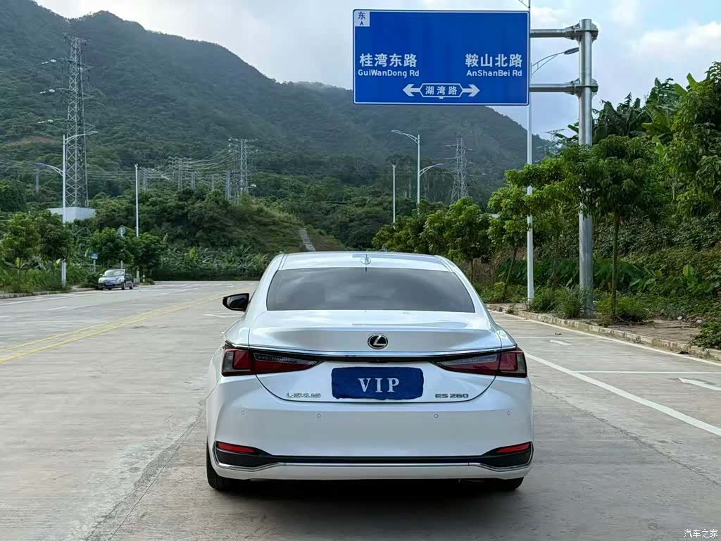 Lexus ES, 2020 7