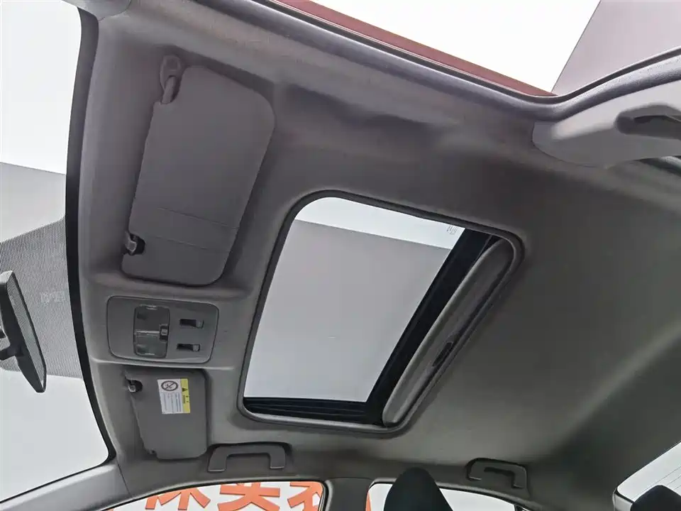 Toyota YARiS L to enjoy