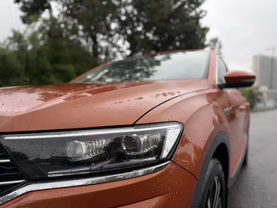 Volkswagen T-ROC exploring Songs