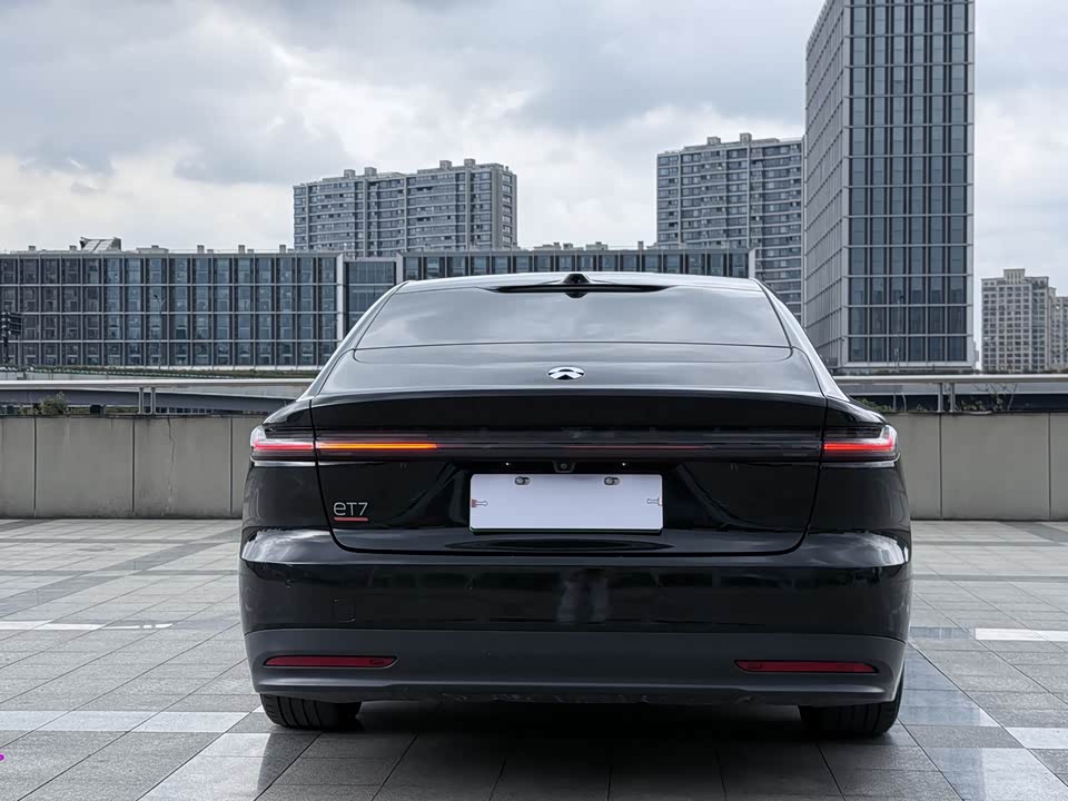 NIO ET7