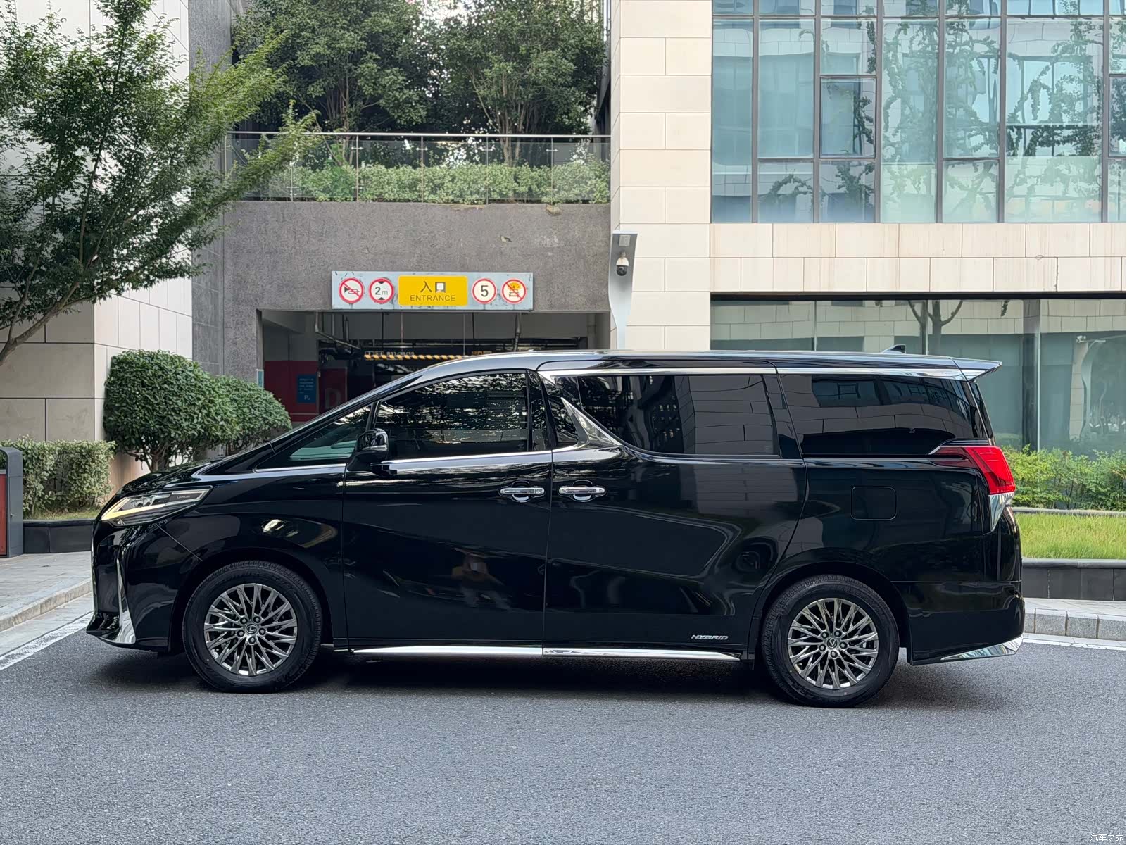 Lexus LM, 2022 20