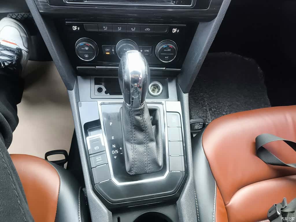 Volkswagen Lamando, 2015 10