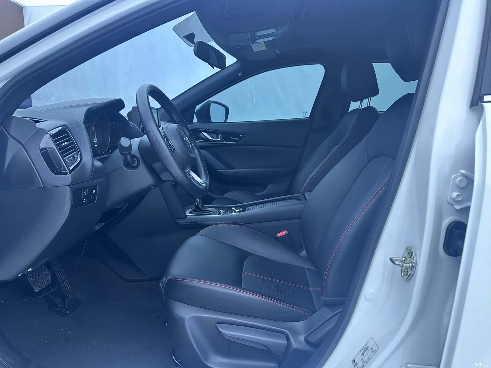 Mazda CX-4, 2023 10