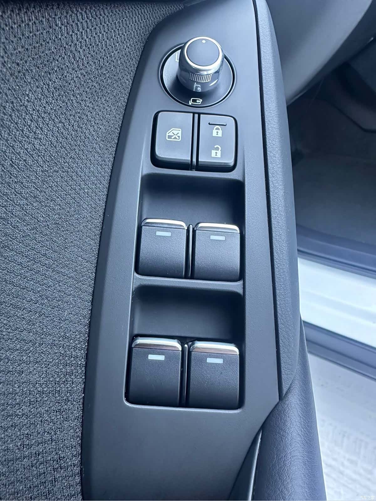Mazda CX-4, 2023 15