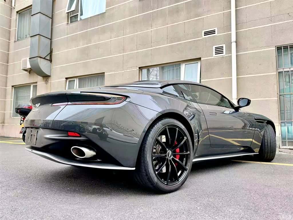 Aston Martin DB11, 2020 3