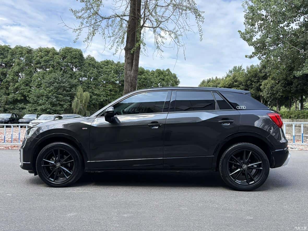 Audi Q2L, 2020 10