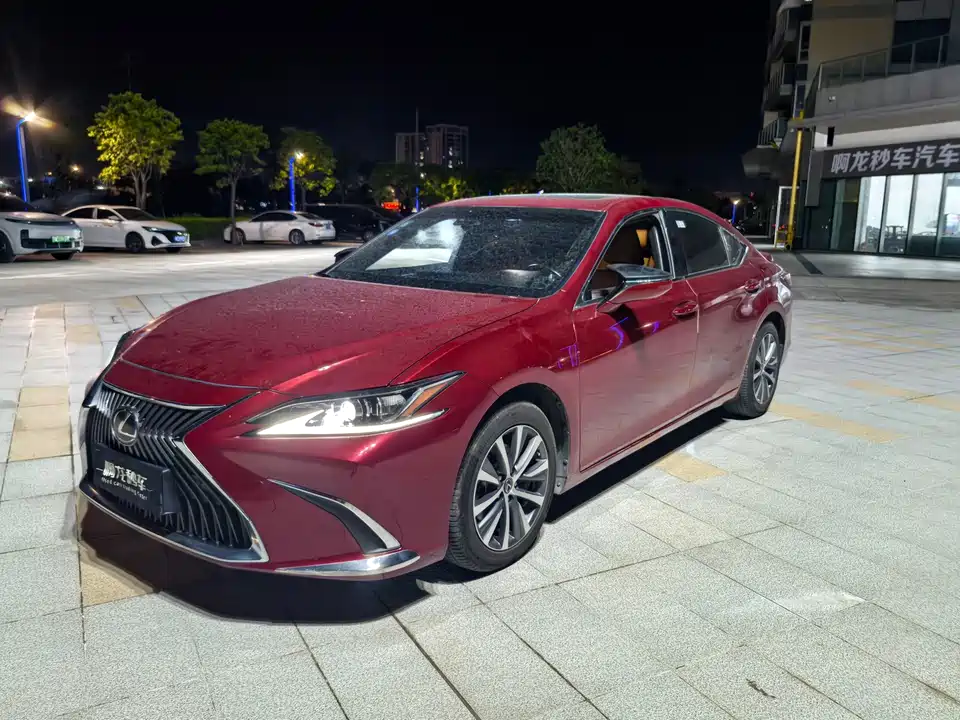Lexus ES