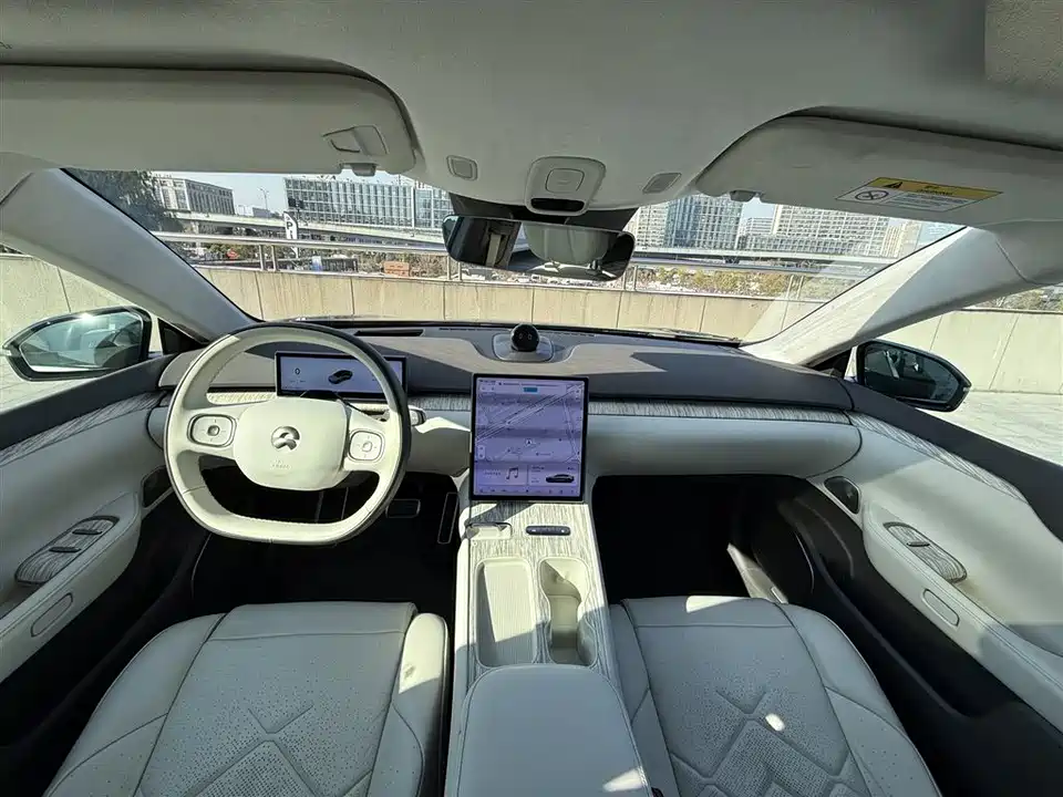 NIO ET7