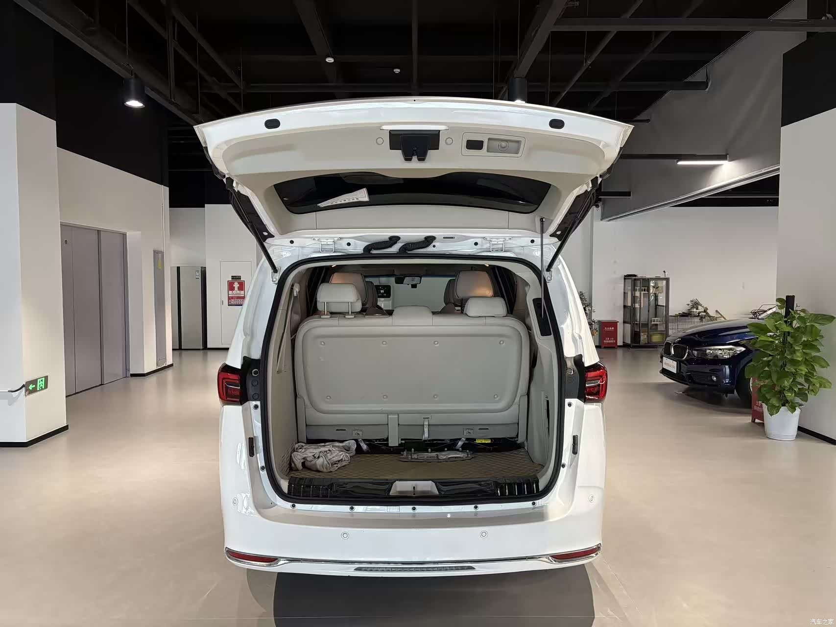 Buick GL8, 2022 4