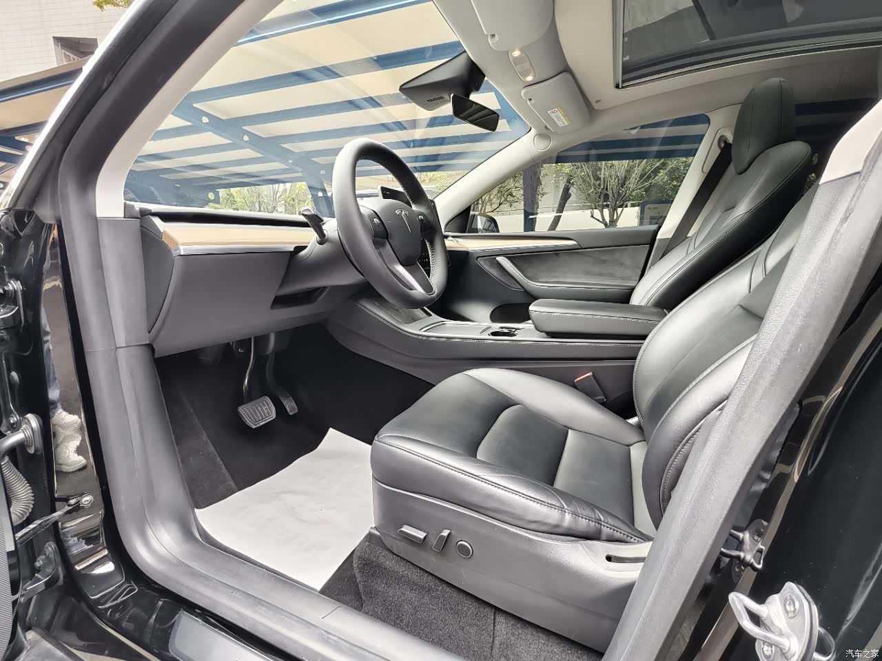 Tesla Model Y, 2022 все фото