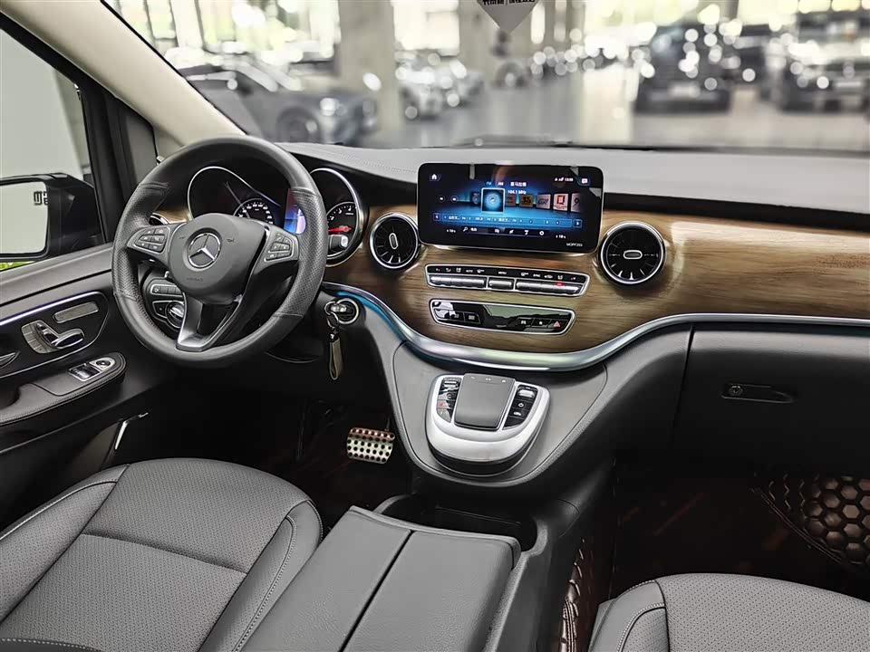 Mercedes-Benz V-class