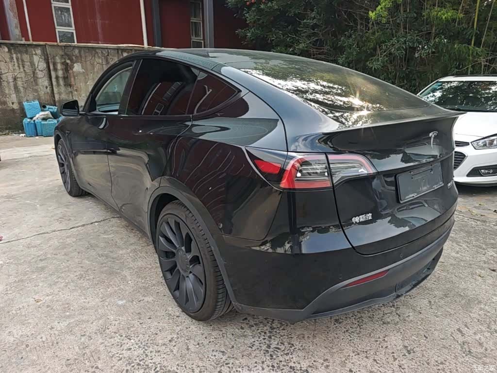 Tesla Model Y, 2023 все фото