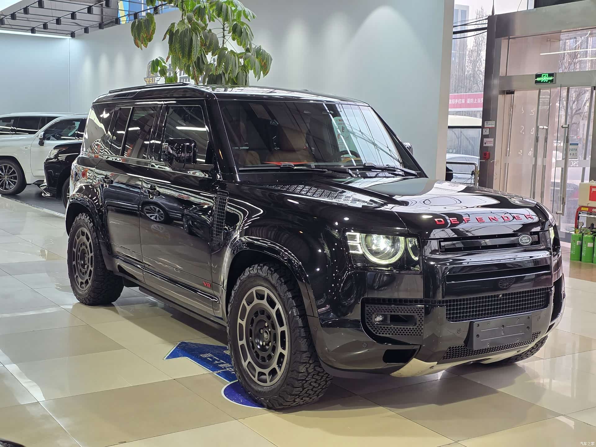 Land Rover Defender, 2024 3