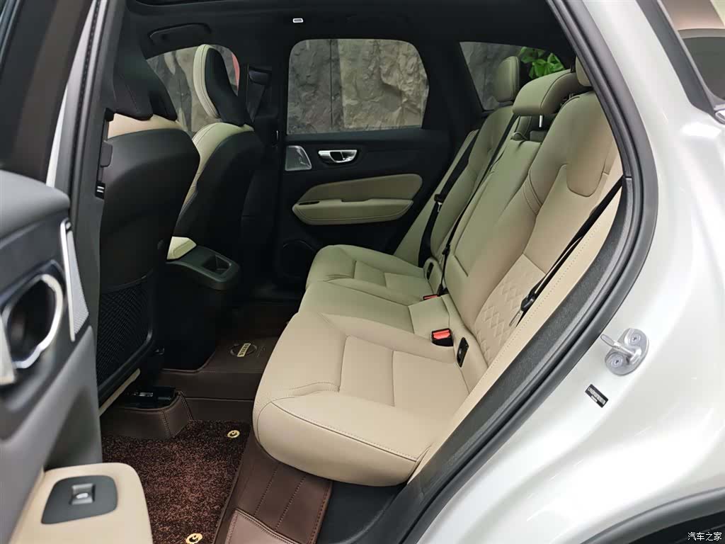 Volvo XC60, 2025 9