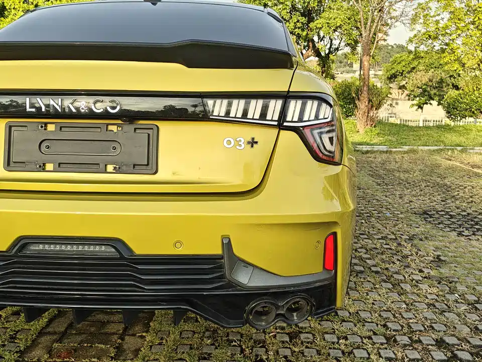 Lynk & Co 03