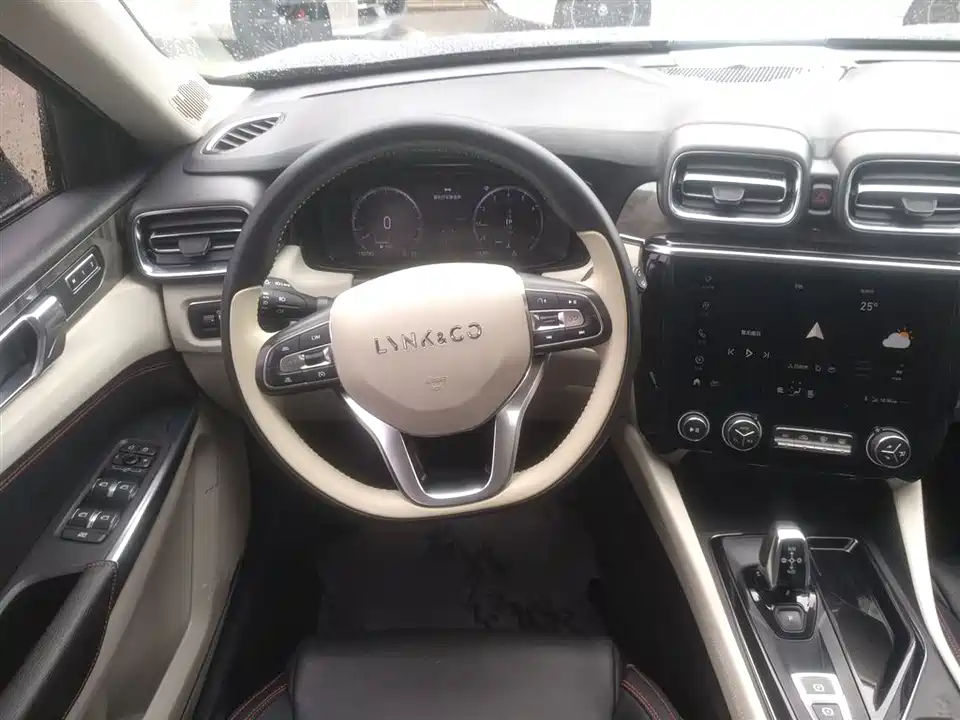 Lynk & Co 02