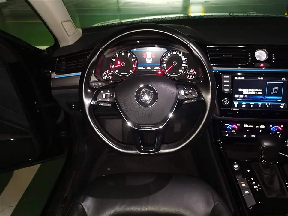 Volkswagen Huiang