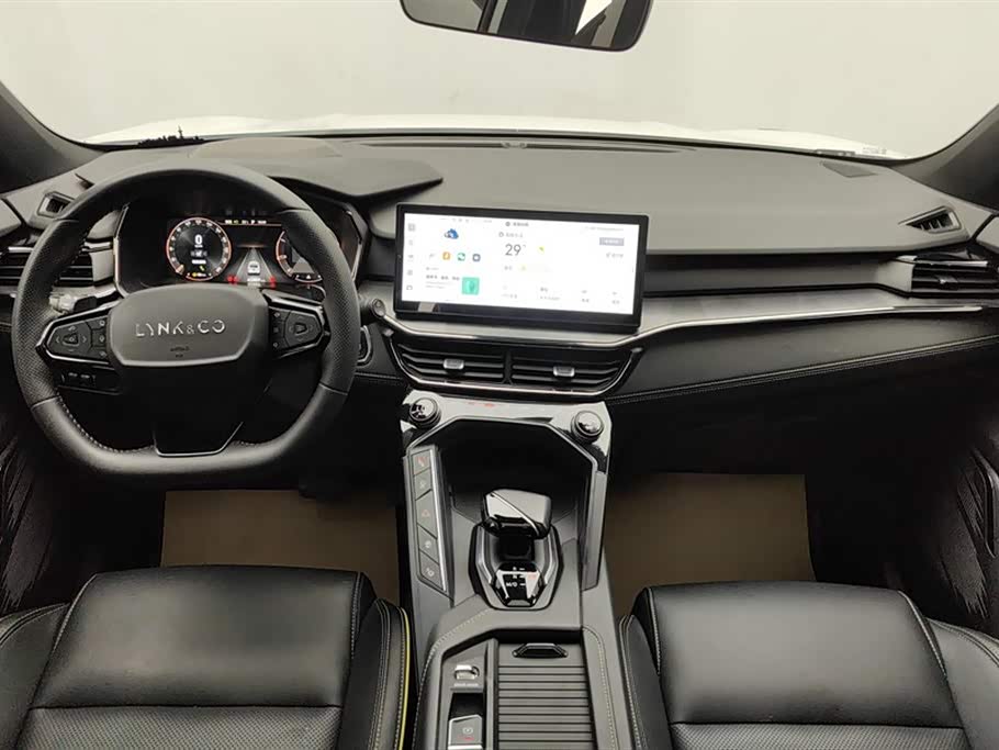 Lynk & Co 06