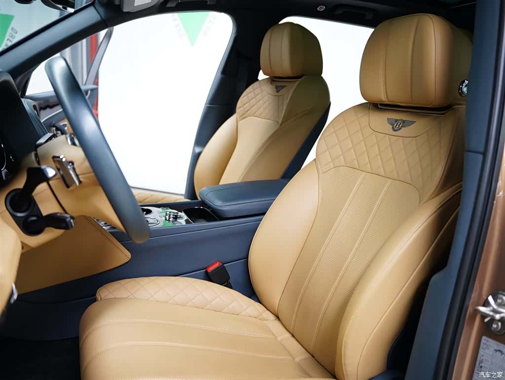 Bentley Bentayga, 2017 26