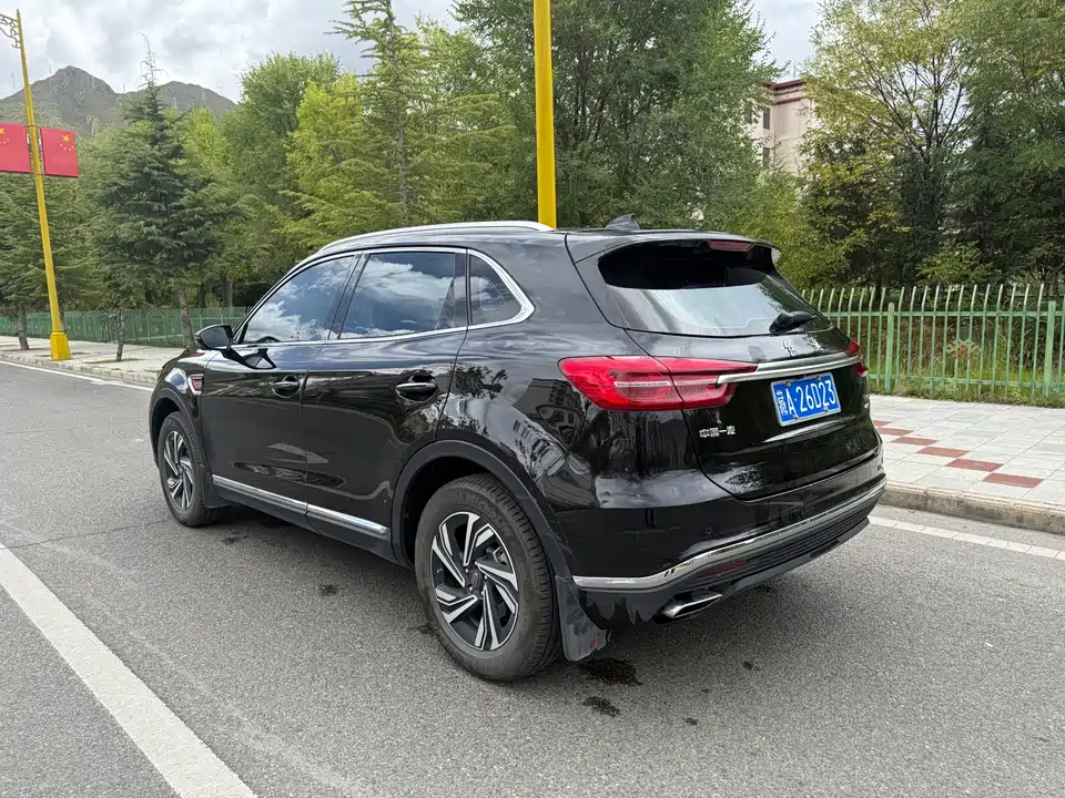 Hongqi HS5
