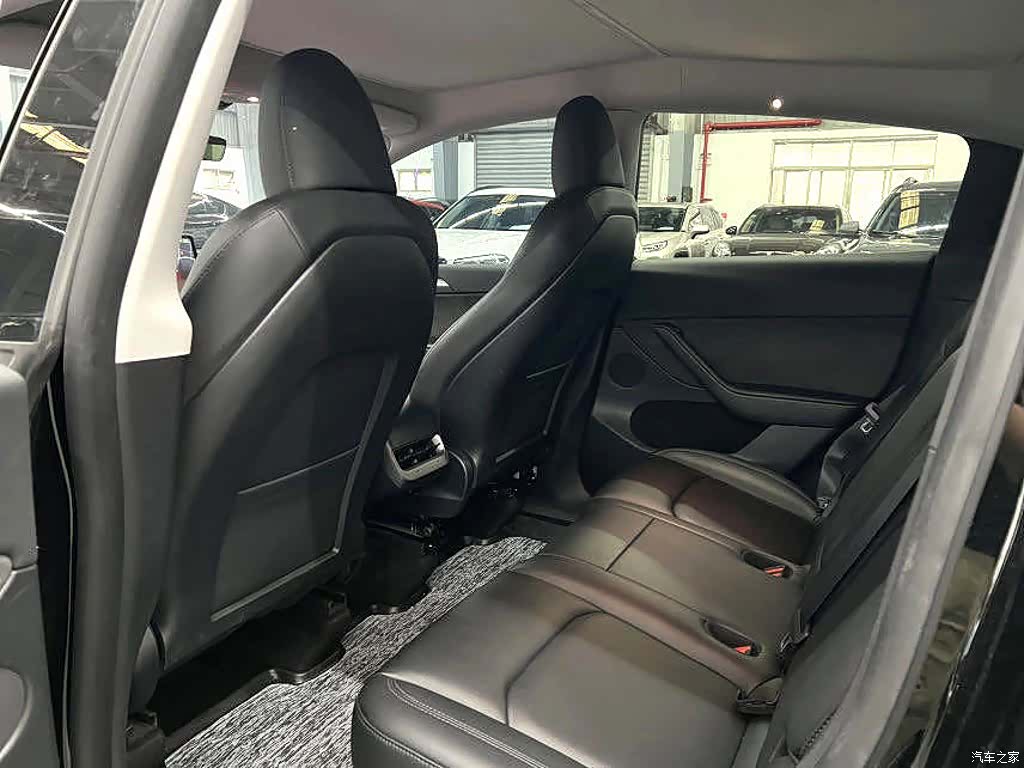 Tesla Model Y, 2024 7
