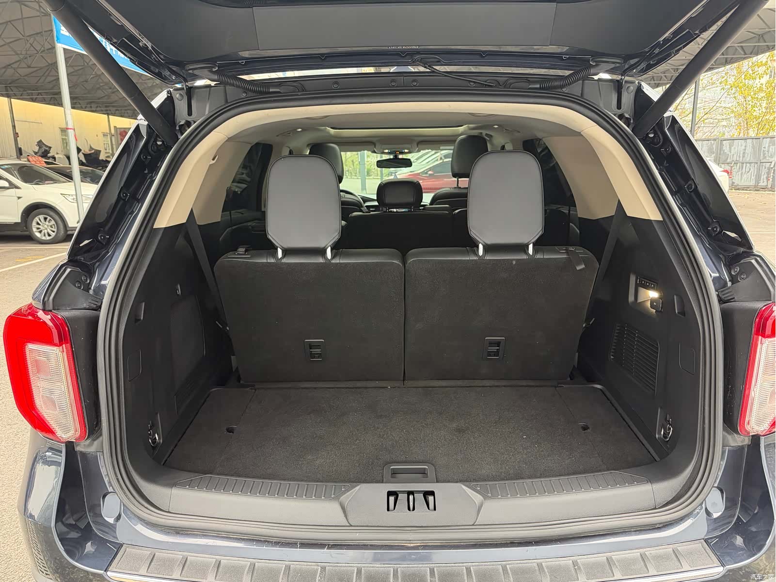 Ford Explorer, 2021 11