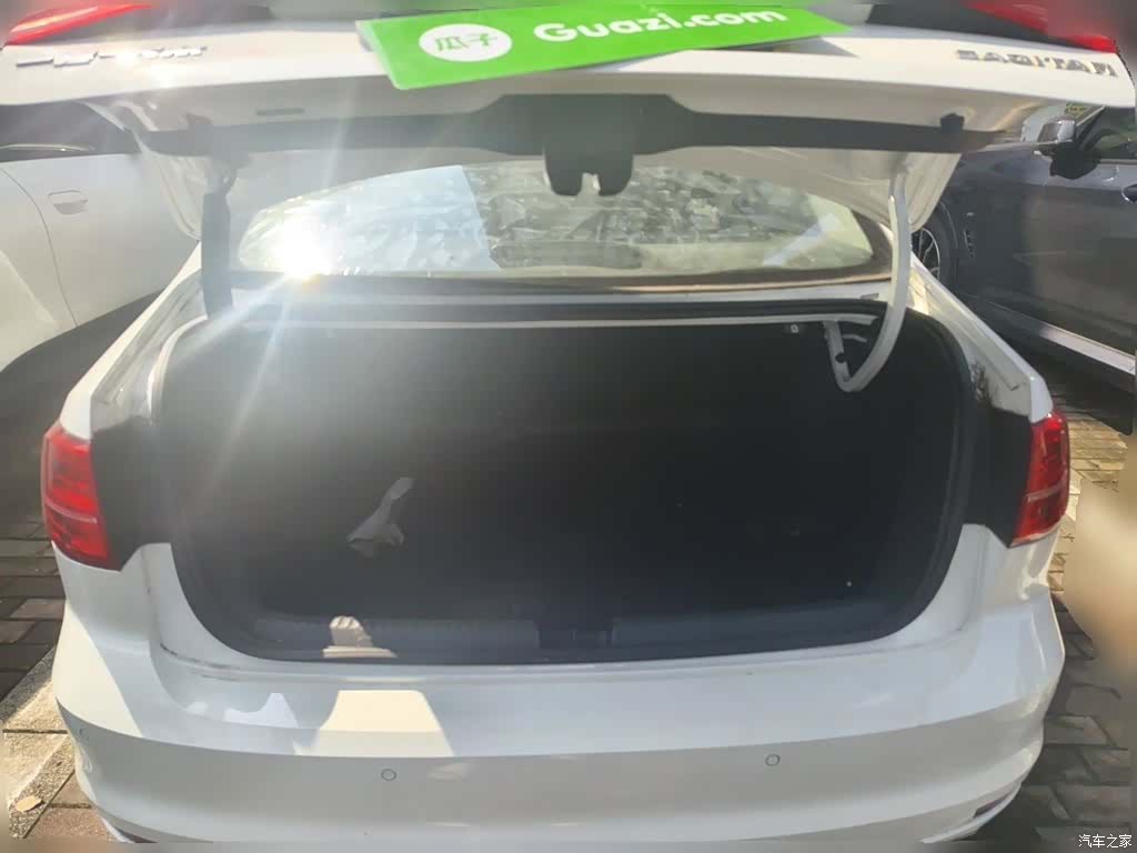 Volkswagen Sagitar, 2016 10