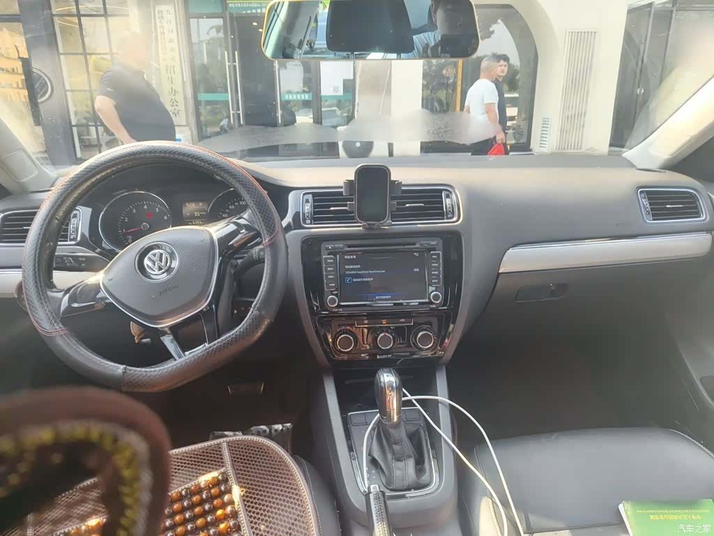 Volkswagen Sagitar, 2016 13