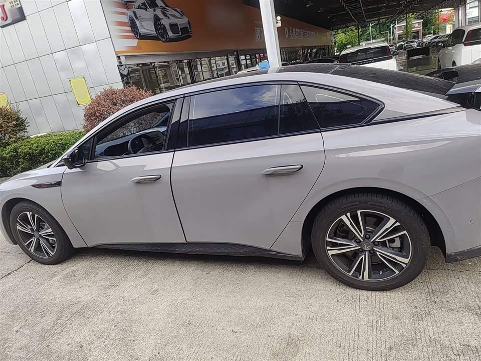 Hongqi EH7 Hongqi EH7