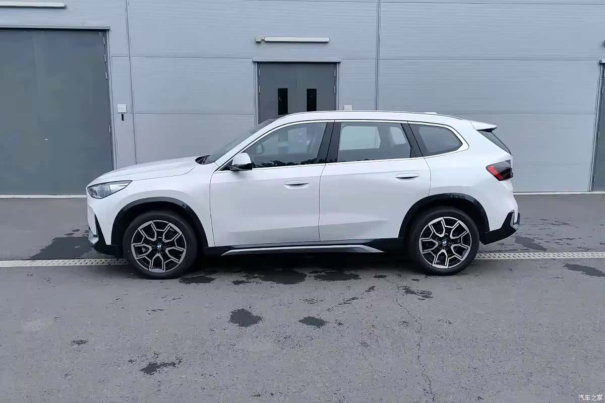 BMW X1, 2025 все фото