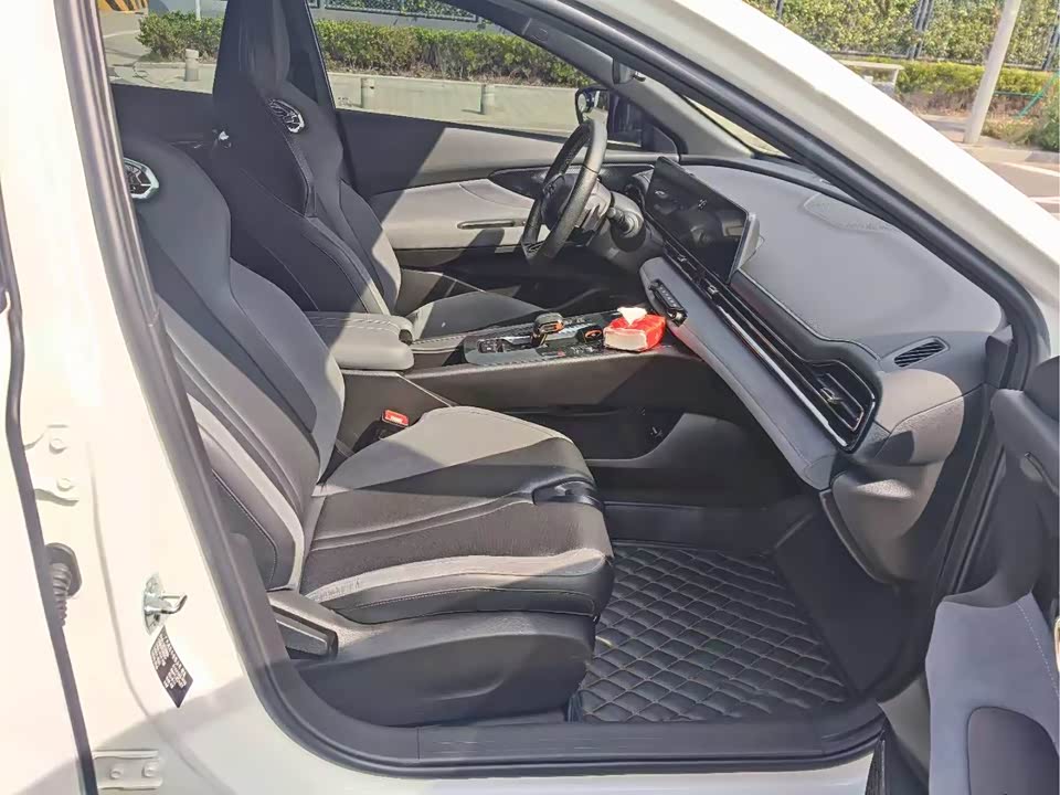 Trumpchi Shadow Leopard