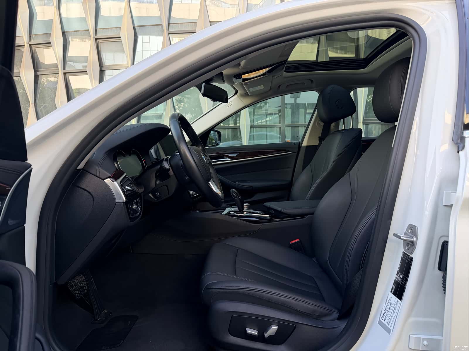 BMW 5 Series, 2018 все фото
