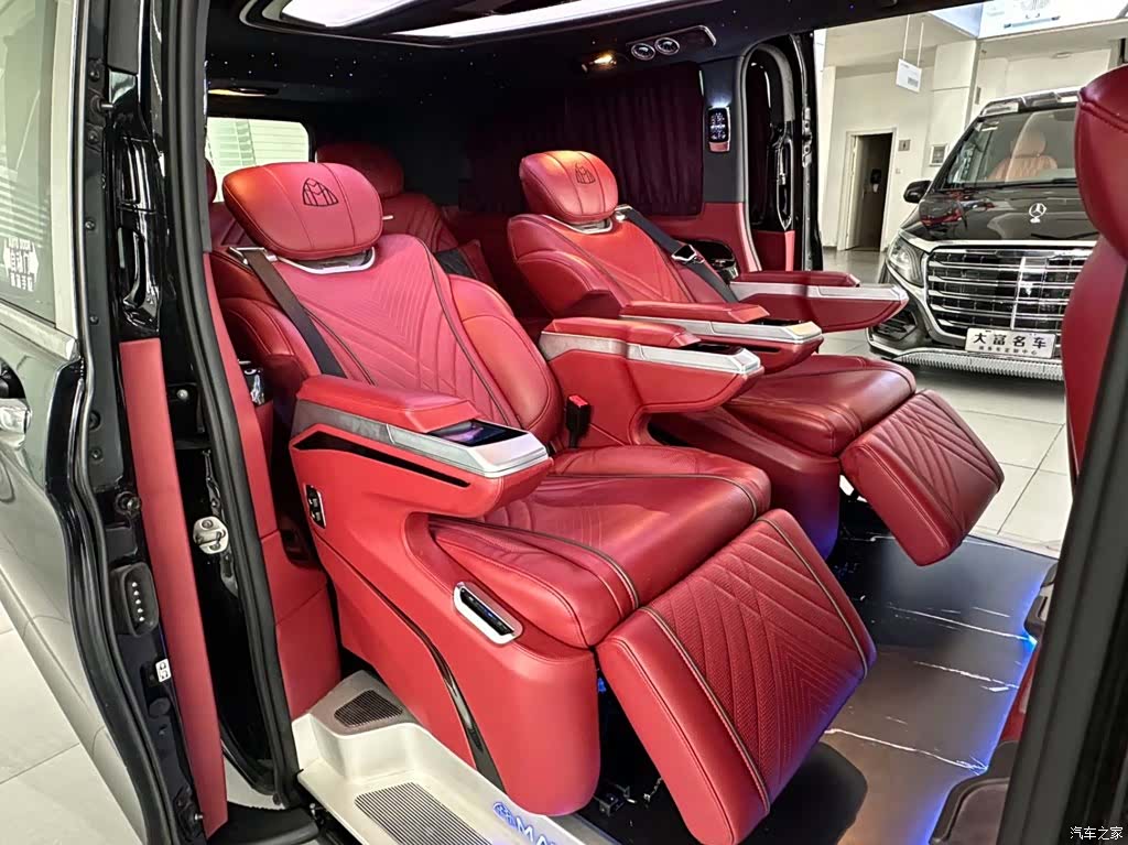 Mercedes-Benz 7, 2023 16
