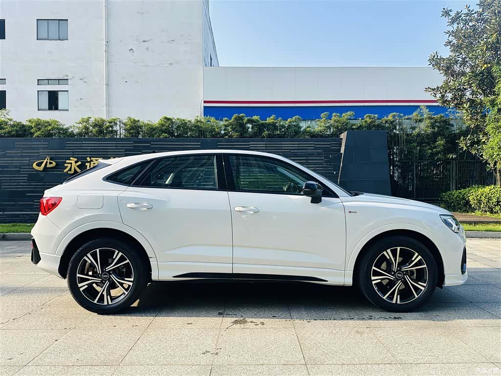 Audi Q3, 2023 14
