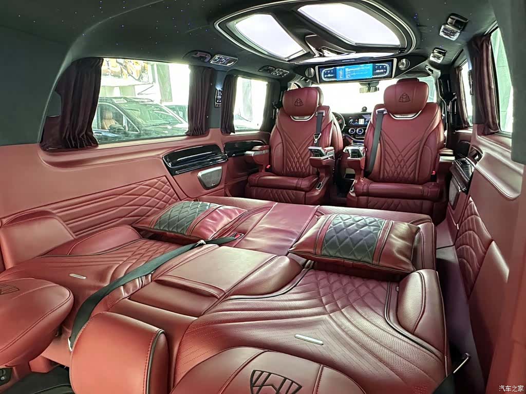 Mercedes-Benz 7, 2023 23