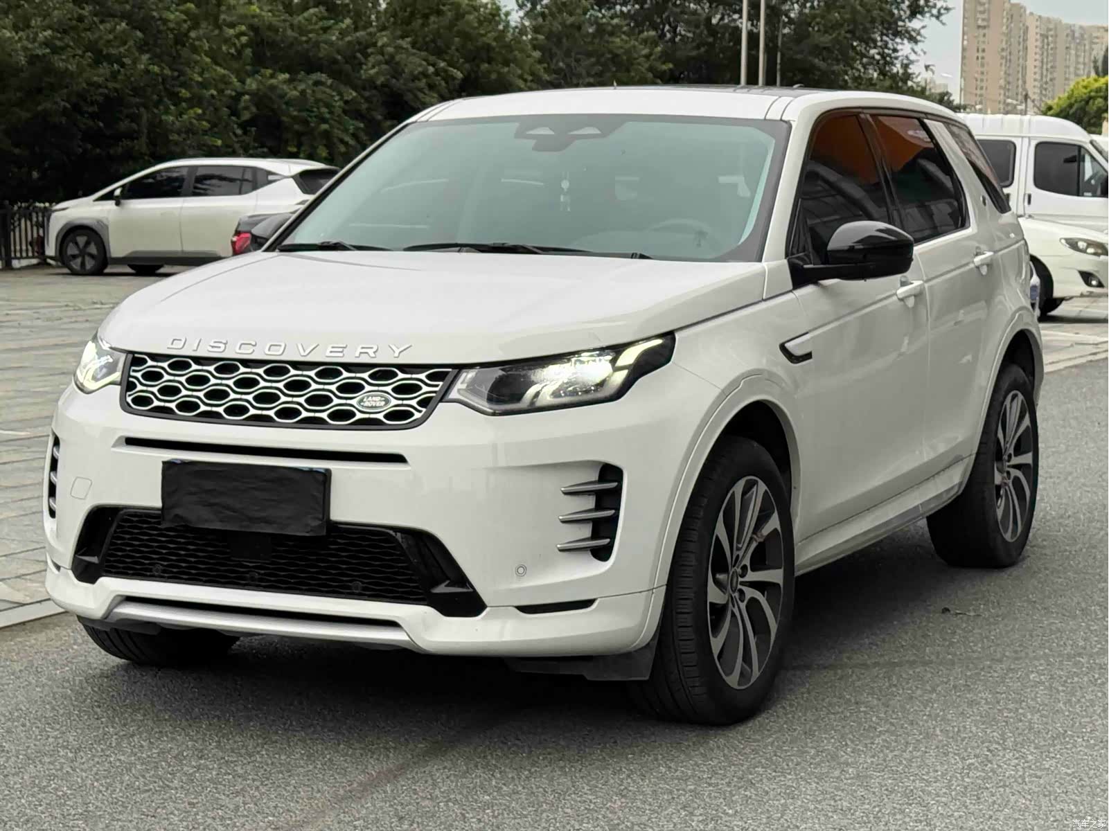 Land Rover Discovery, 2024 3