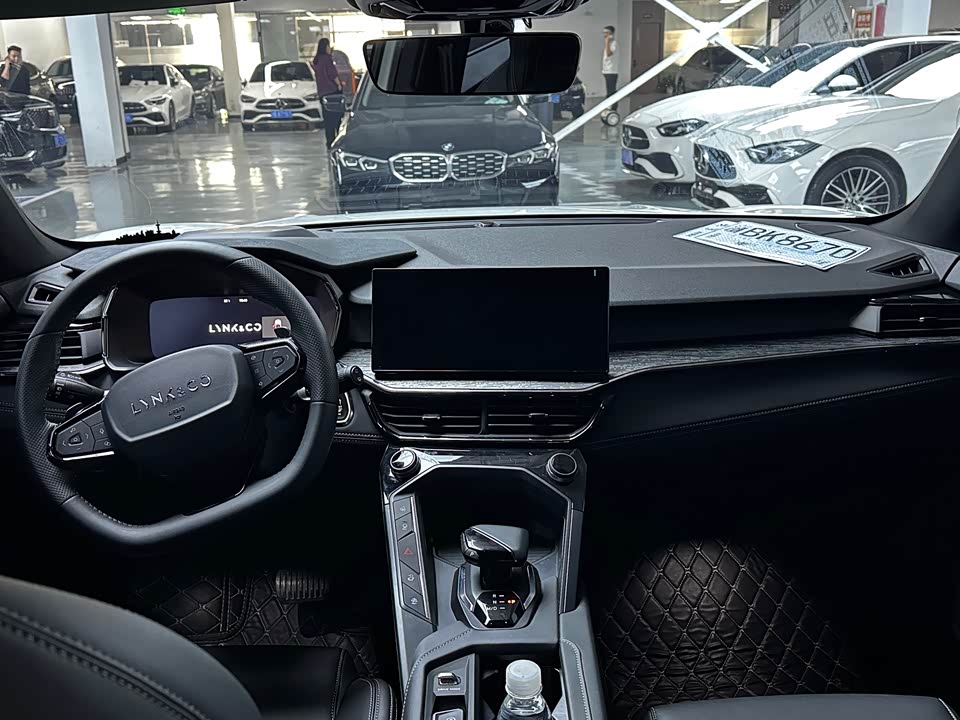 Lynk & Co 06