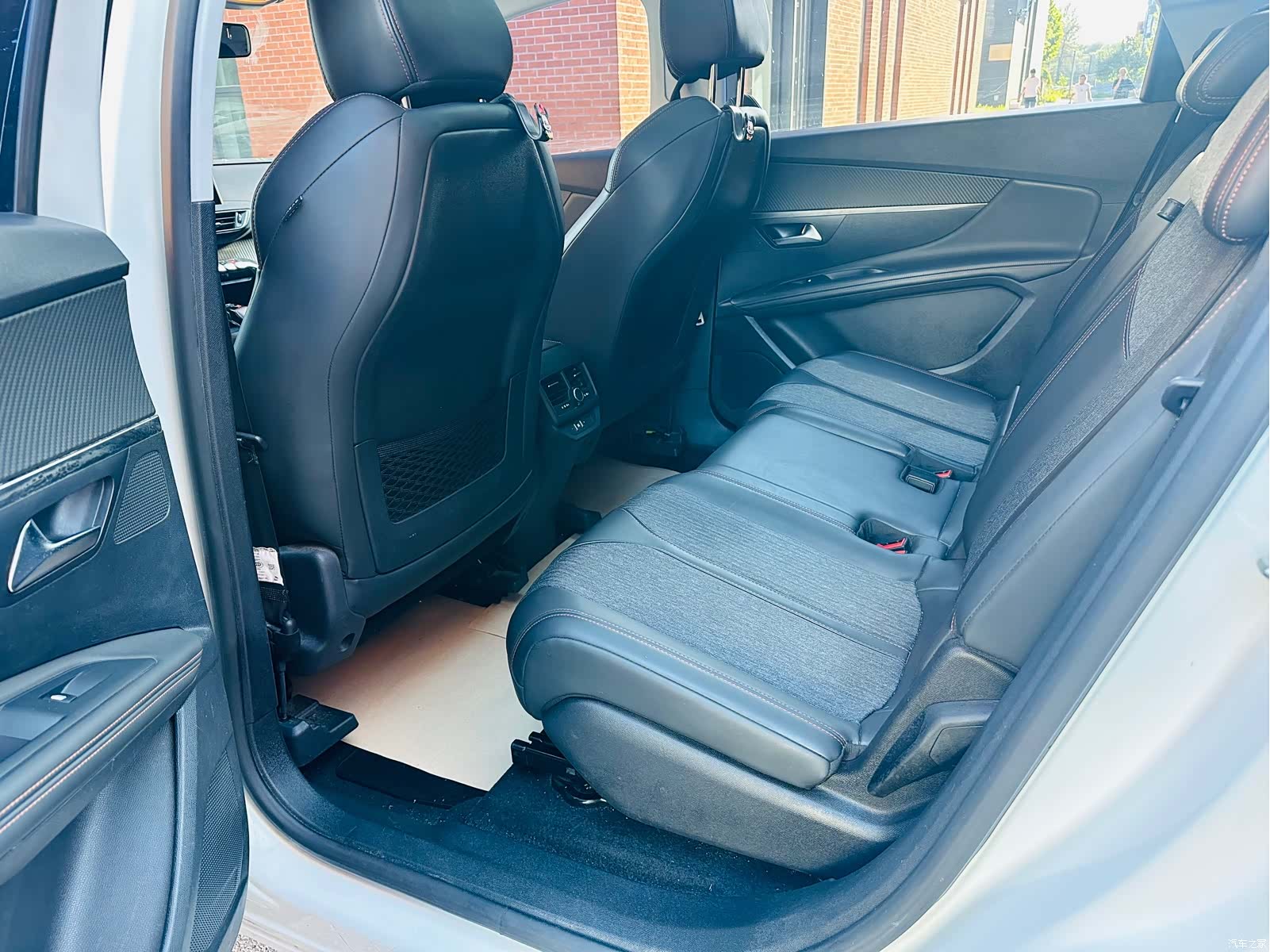 Peugeot 5008, 2017 13