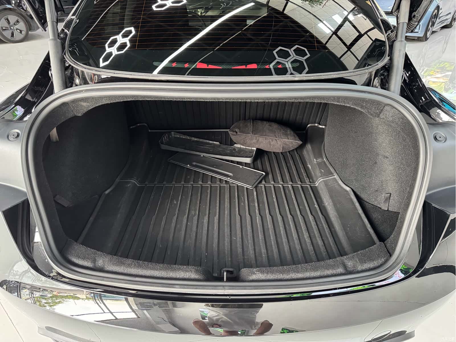 Tesla Model 3, 2025 13