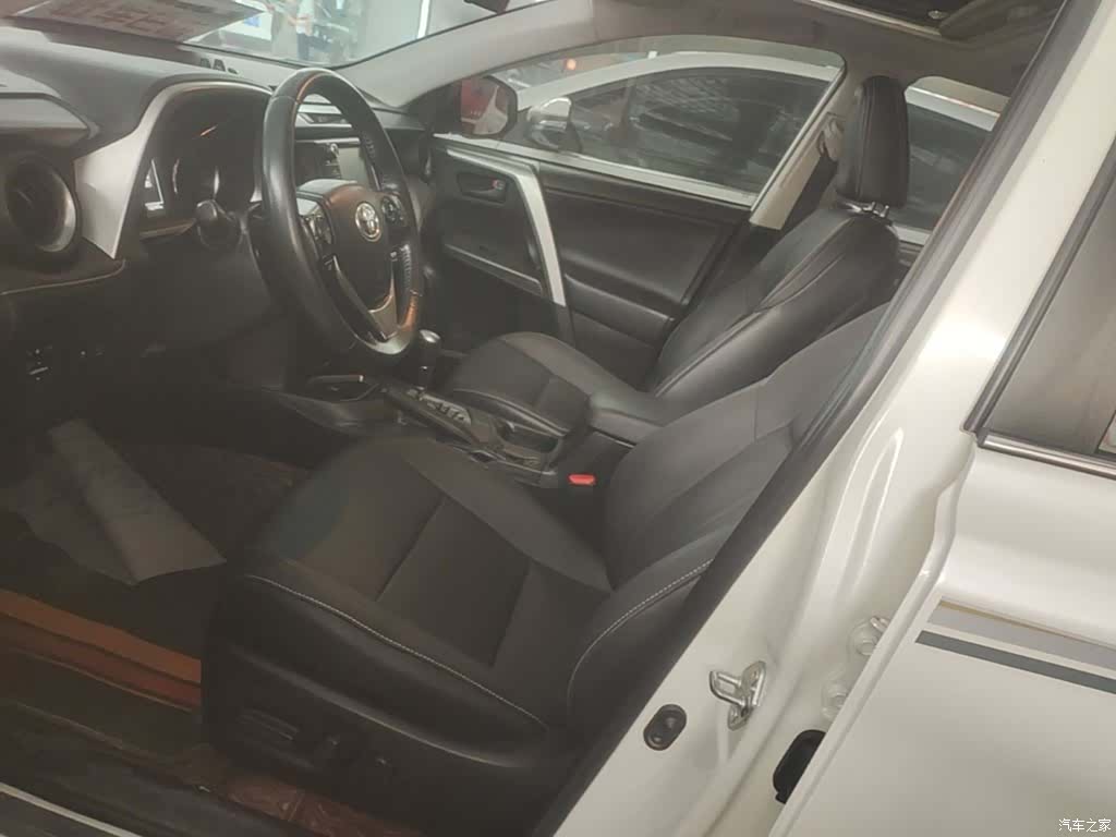 Toyota RAV4, 2017 15