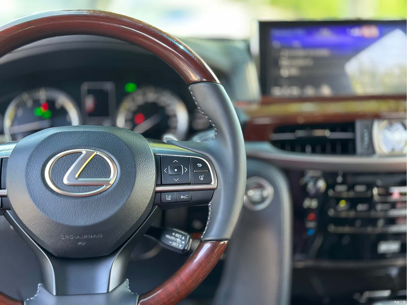 Lexus LX, 2020 16