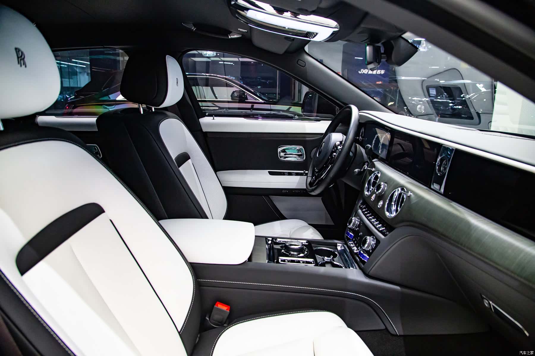 Rolls-Royce Ghost, 2021 все фото