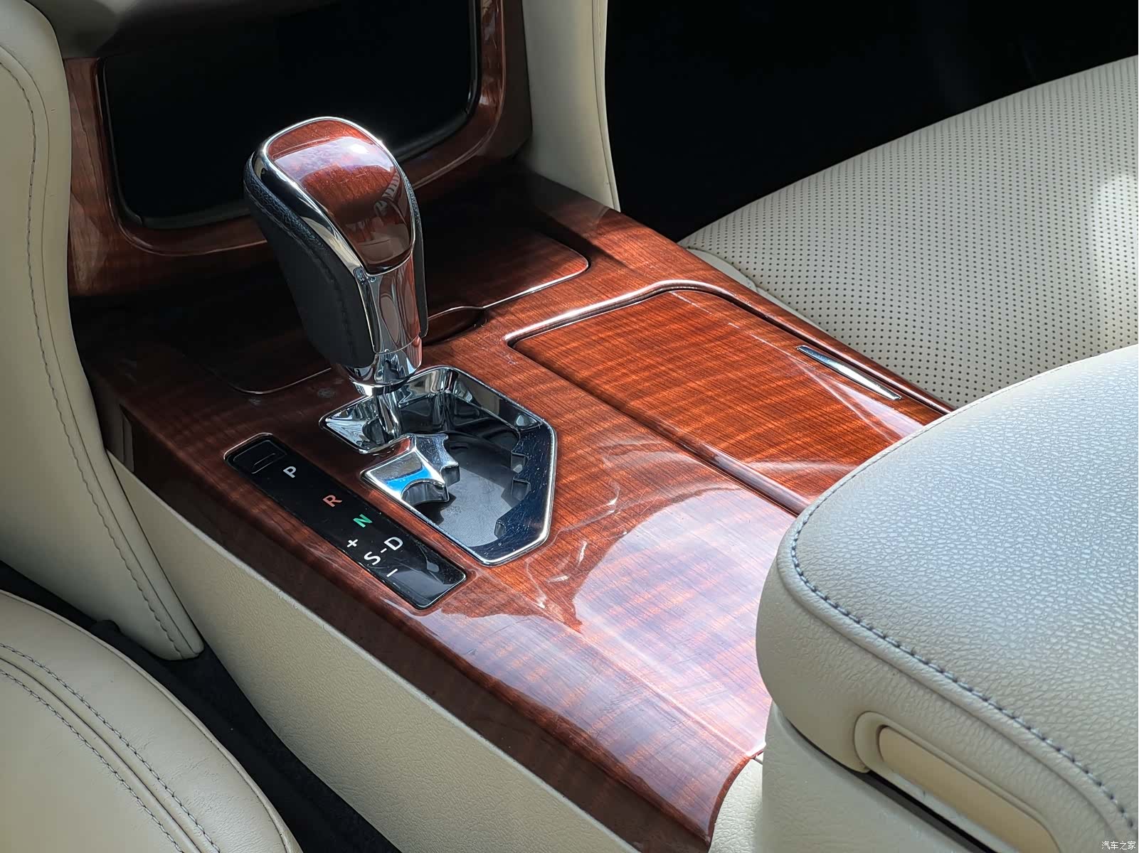 Toyota Crown, 2016 13