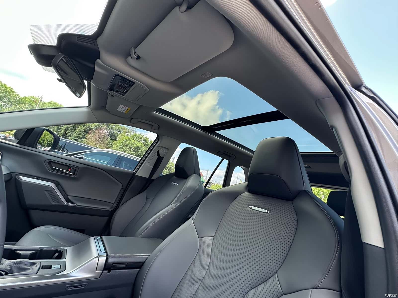 Toyota RAV4, 2026 18