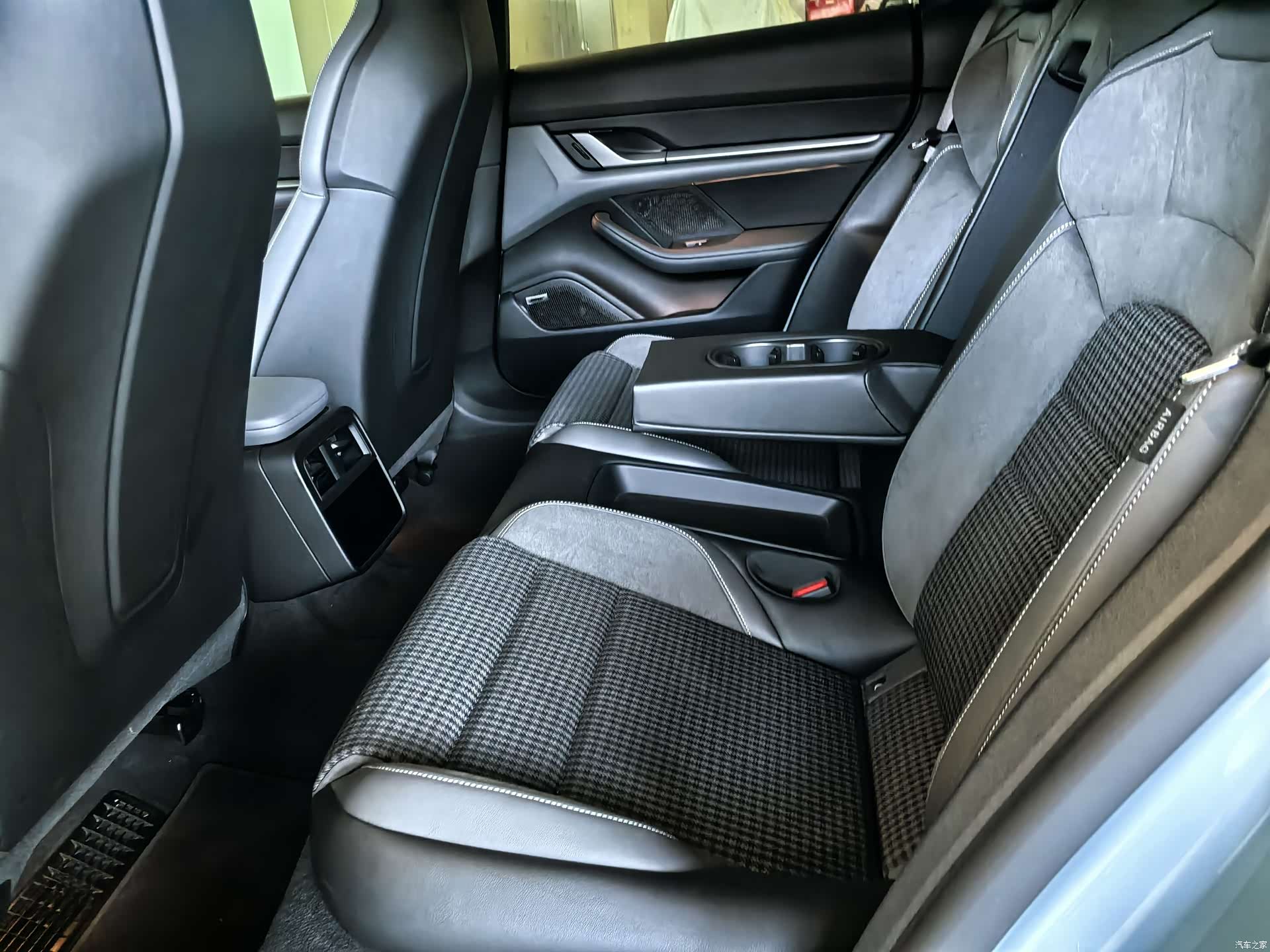 Porsche Taycan, 2026 11