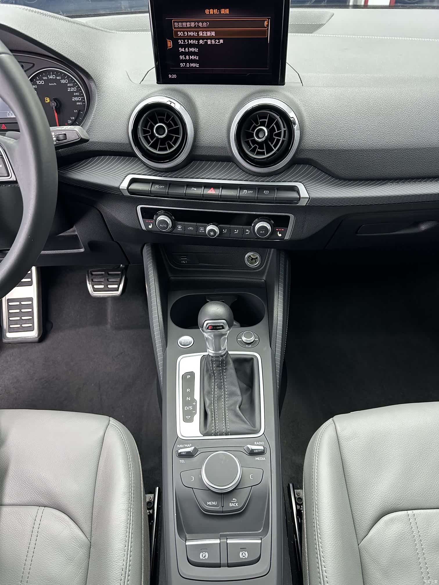 Audi Q2L, 2023 15
