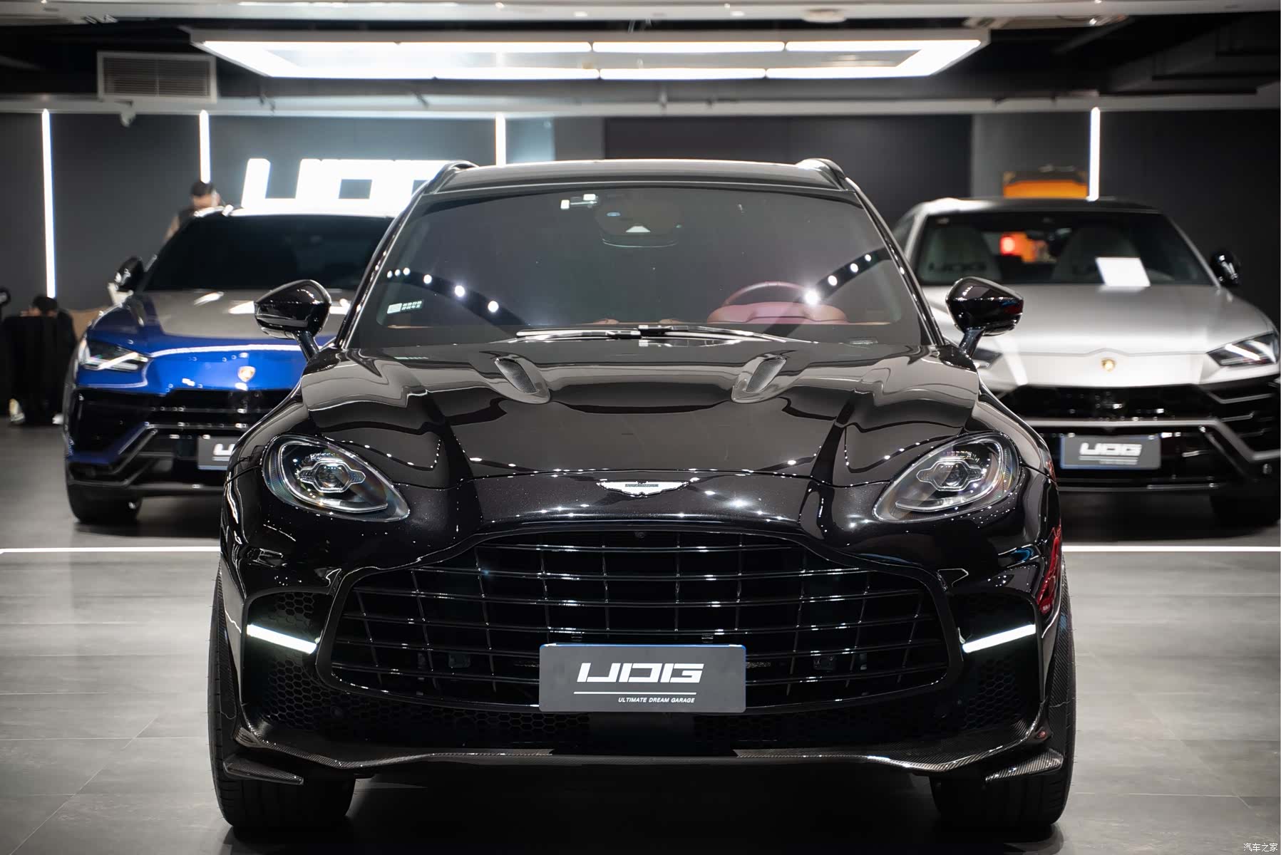 Aston Martin DBX, 2021 7