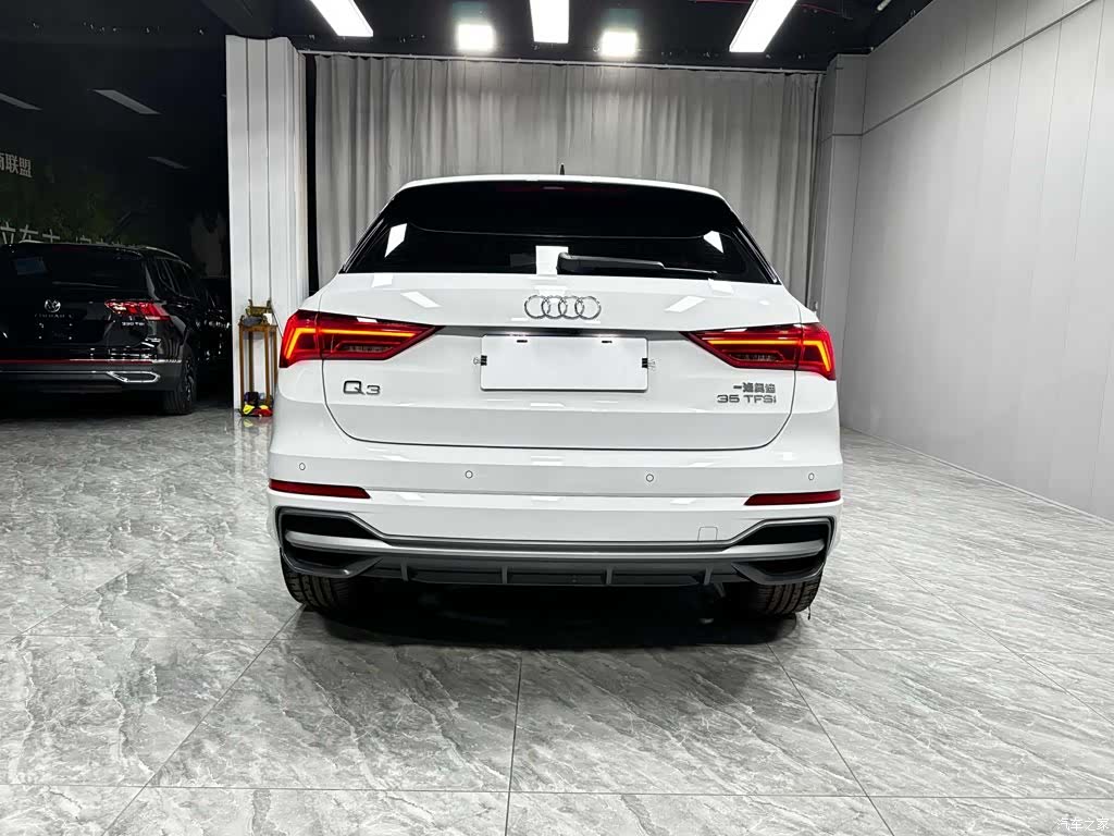 Audi Q3, 2022 все фото