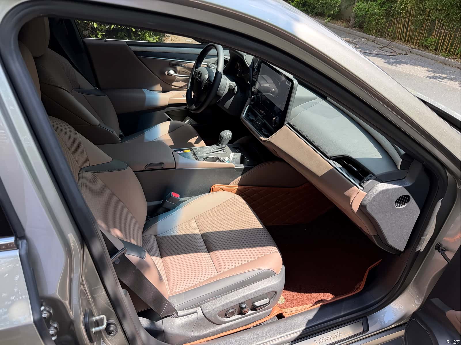 Lexus ES, 2026 8