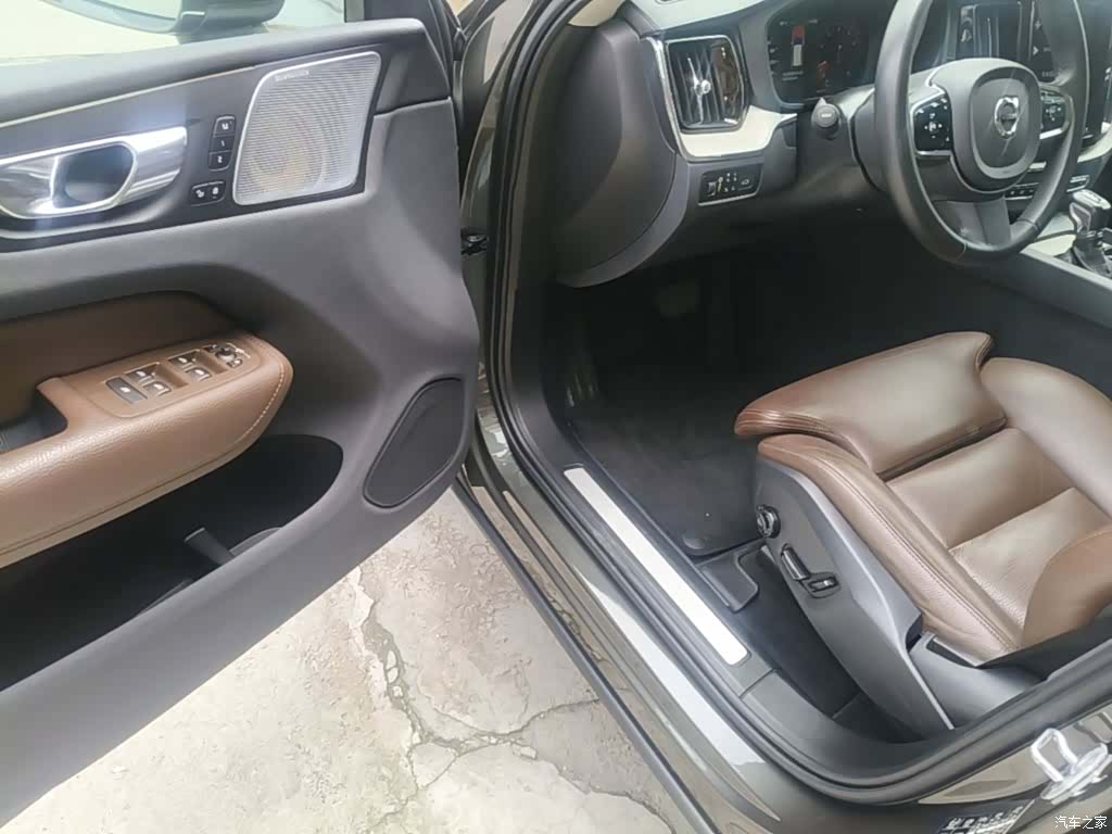 Volvo XC60, 2019 16